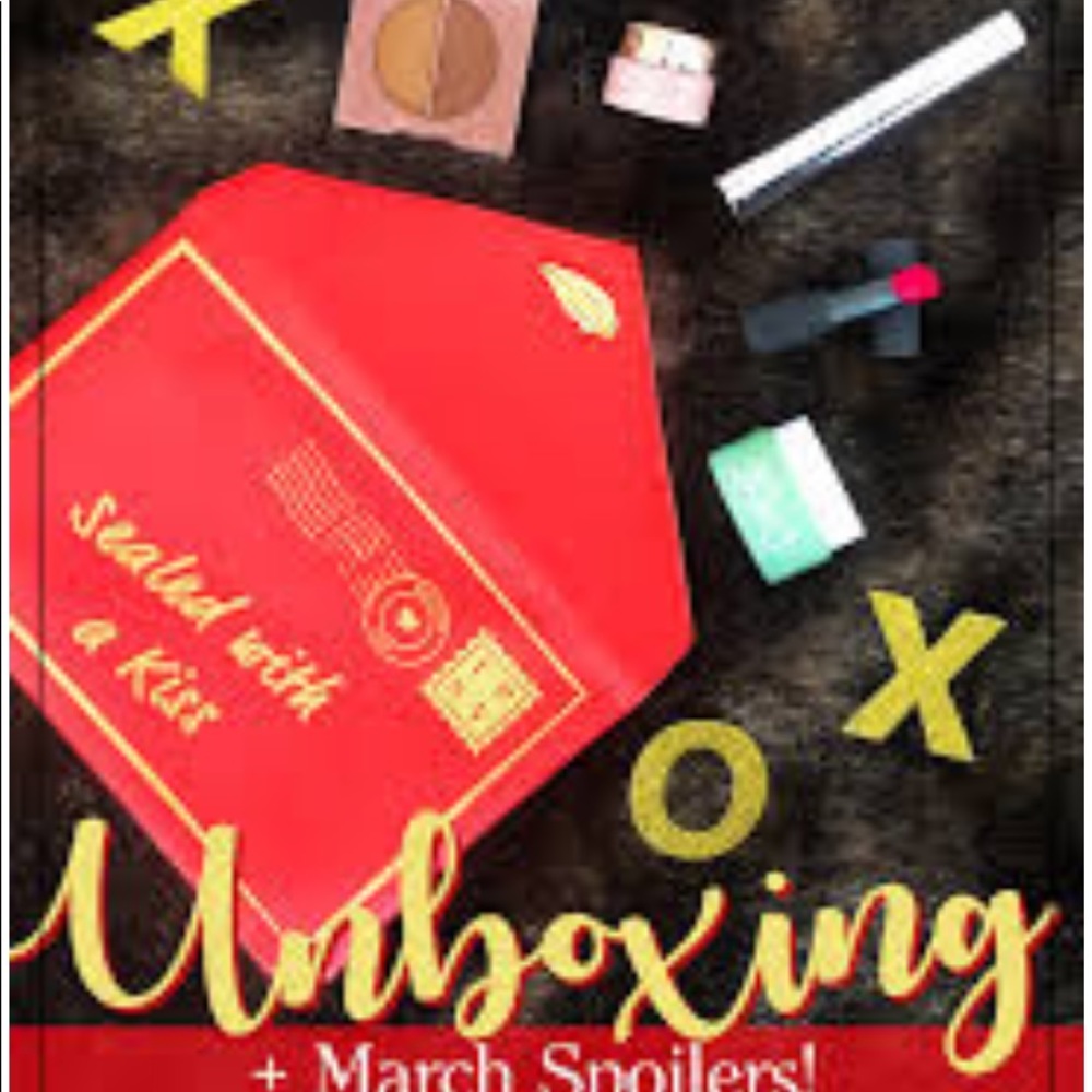 ISPY GLAM BAG SEALED WITH A KISS NEVER USED